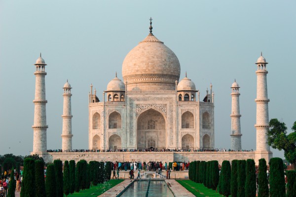 Why planes can't fly over Taj Mahal ?